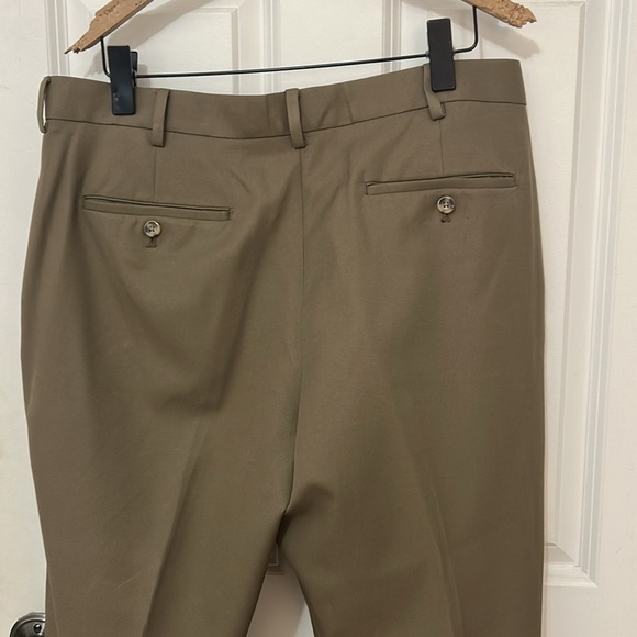 Izod Men's Khaki Chino pants size 36 / 30 beige polyester, formal workwear - Picture 4 of 7